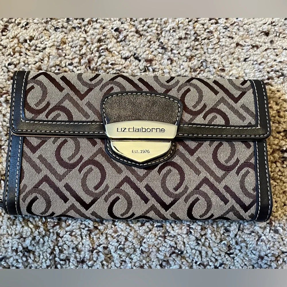 Liz Claiborne Tan and Black Patterned Clutch - Picture 1 of 7